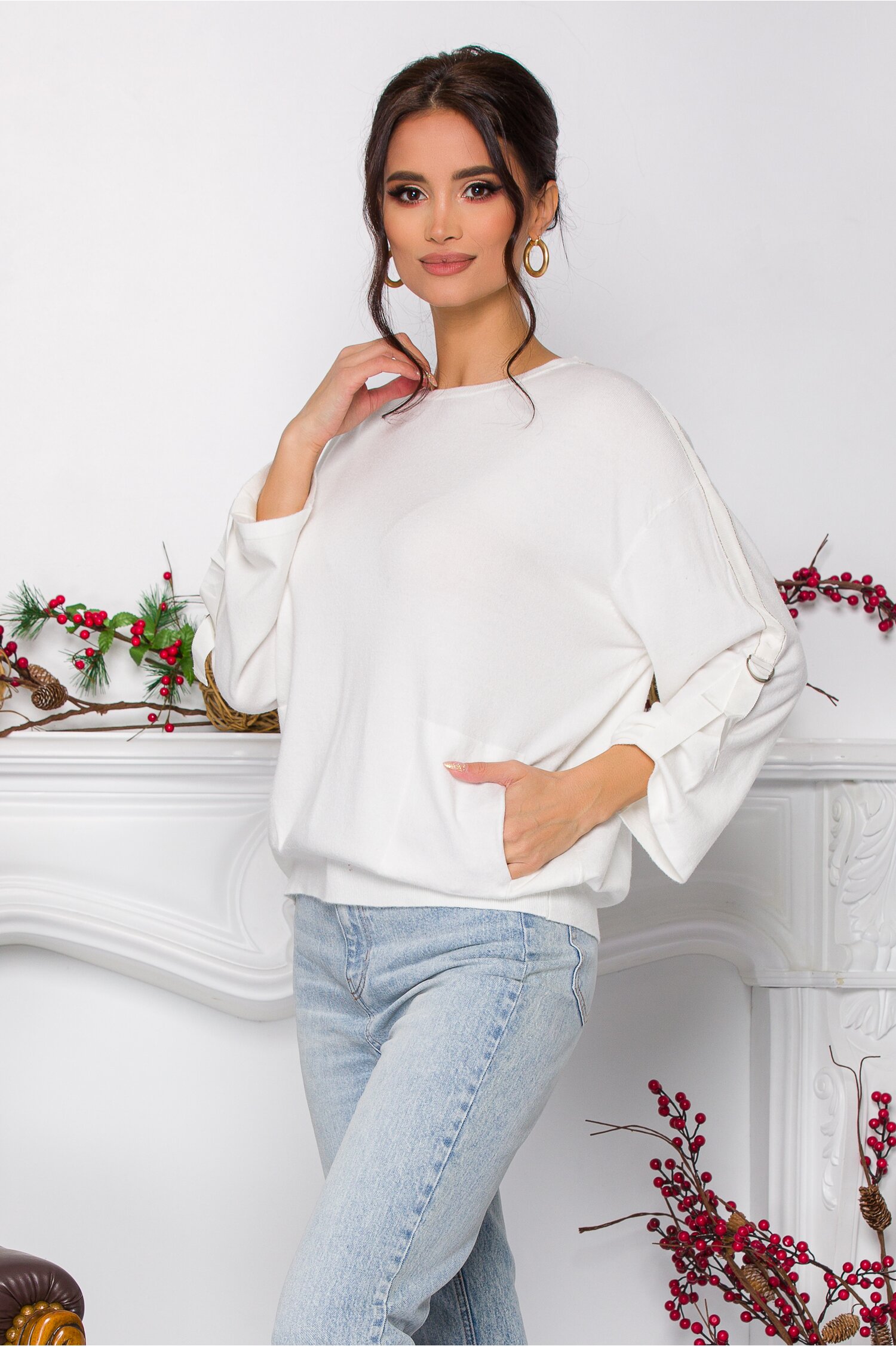 Bluza Pami alba lejera cu banda discreta pe maneci