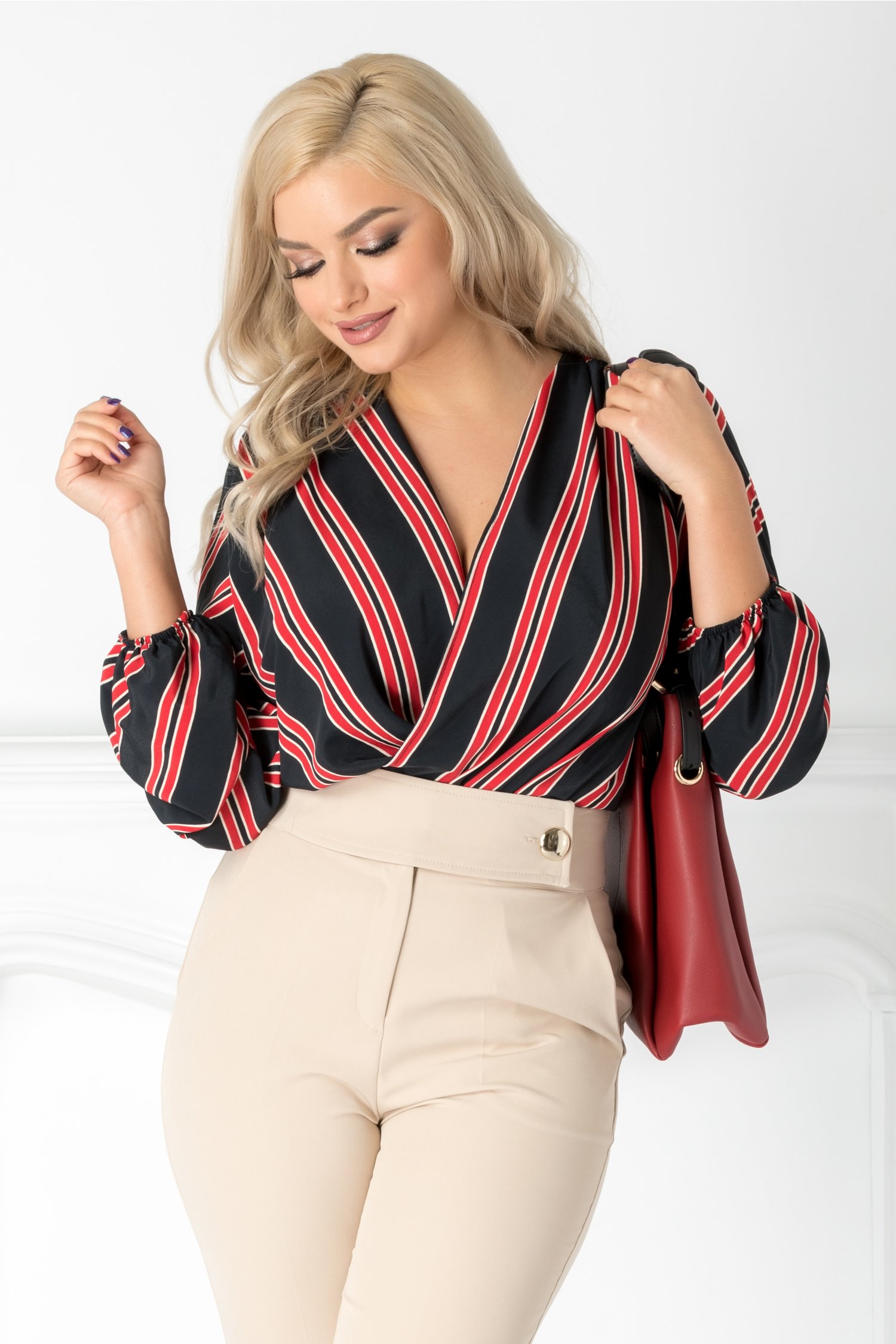 Bluza Pretty neagra cu imprimeu in dungi
