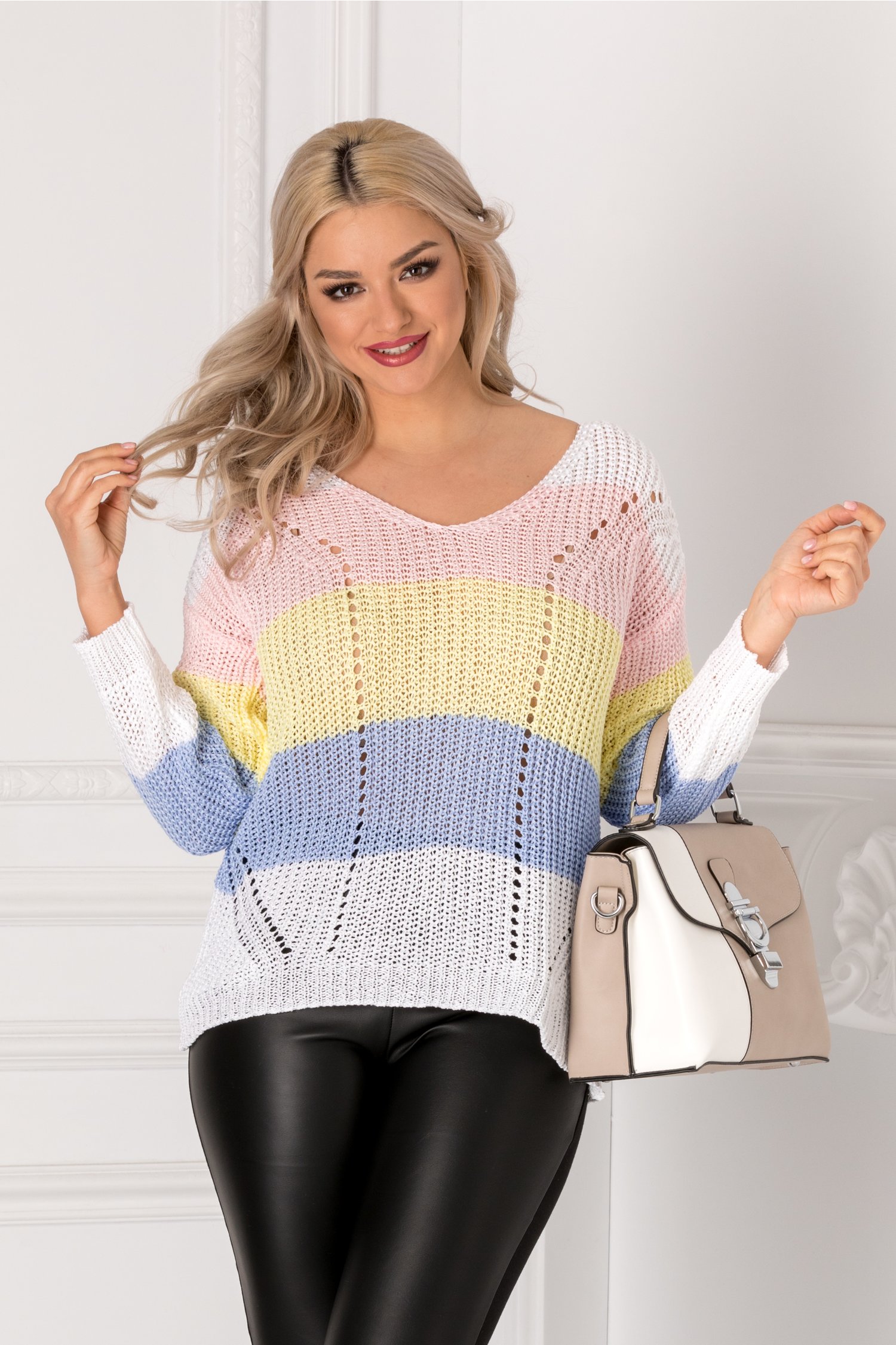 Bluza tricotata alba cu dungi colorate