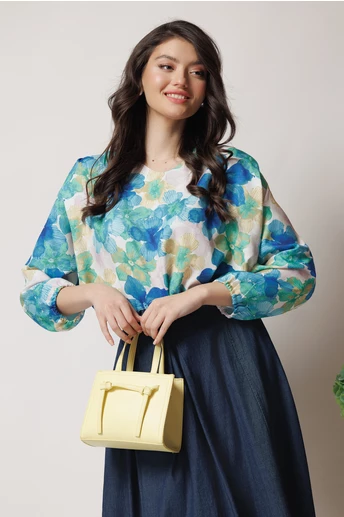 Bluza vaporoasa din viscoza alba cu flori albastre si verzi