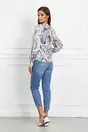 Bluza Yanira alb cu imprimeuri bleu