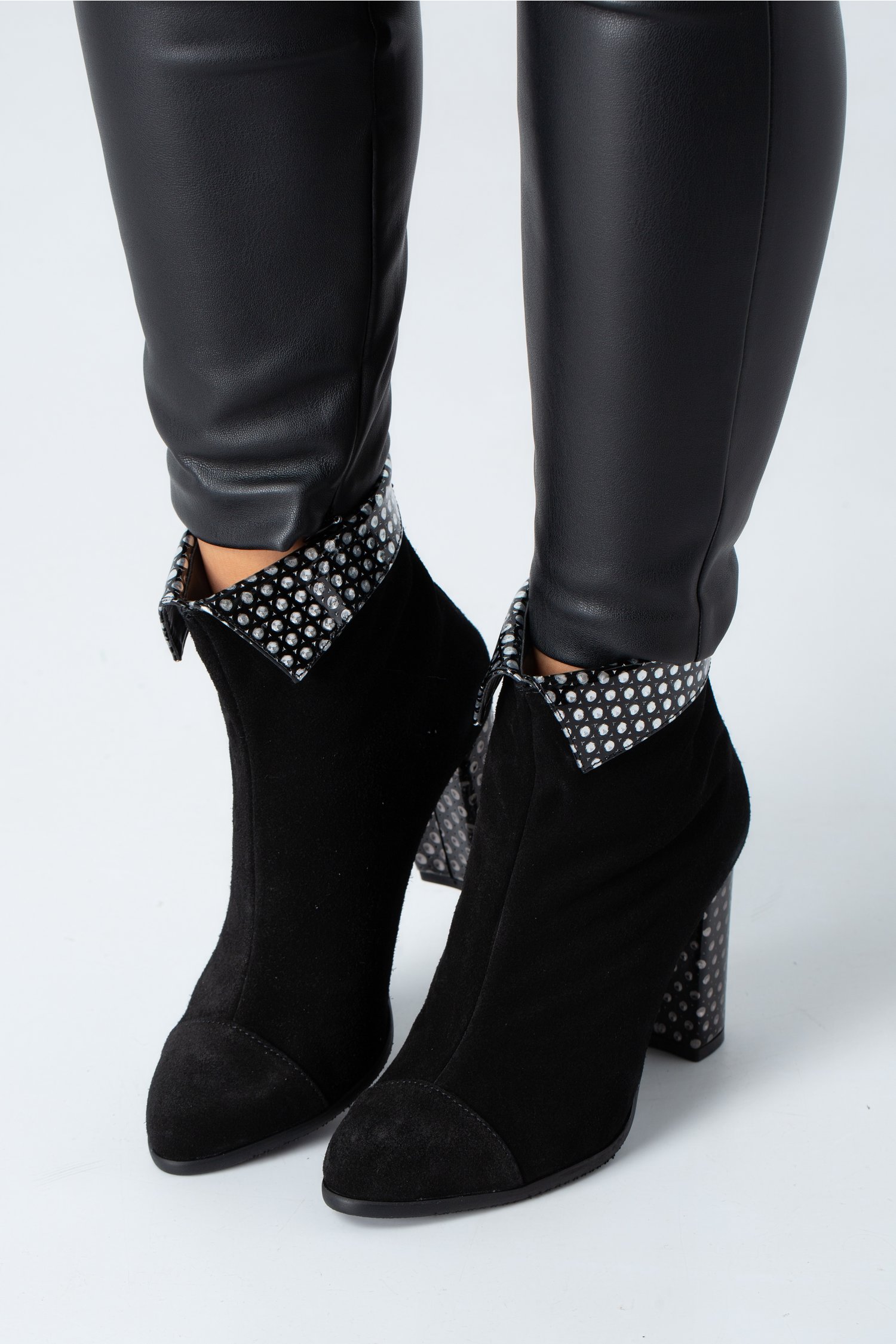 Botine Alive negre din piele intoarsa cu insertii argintii