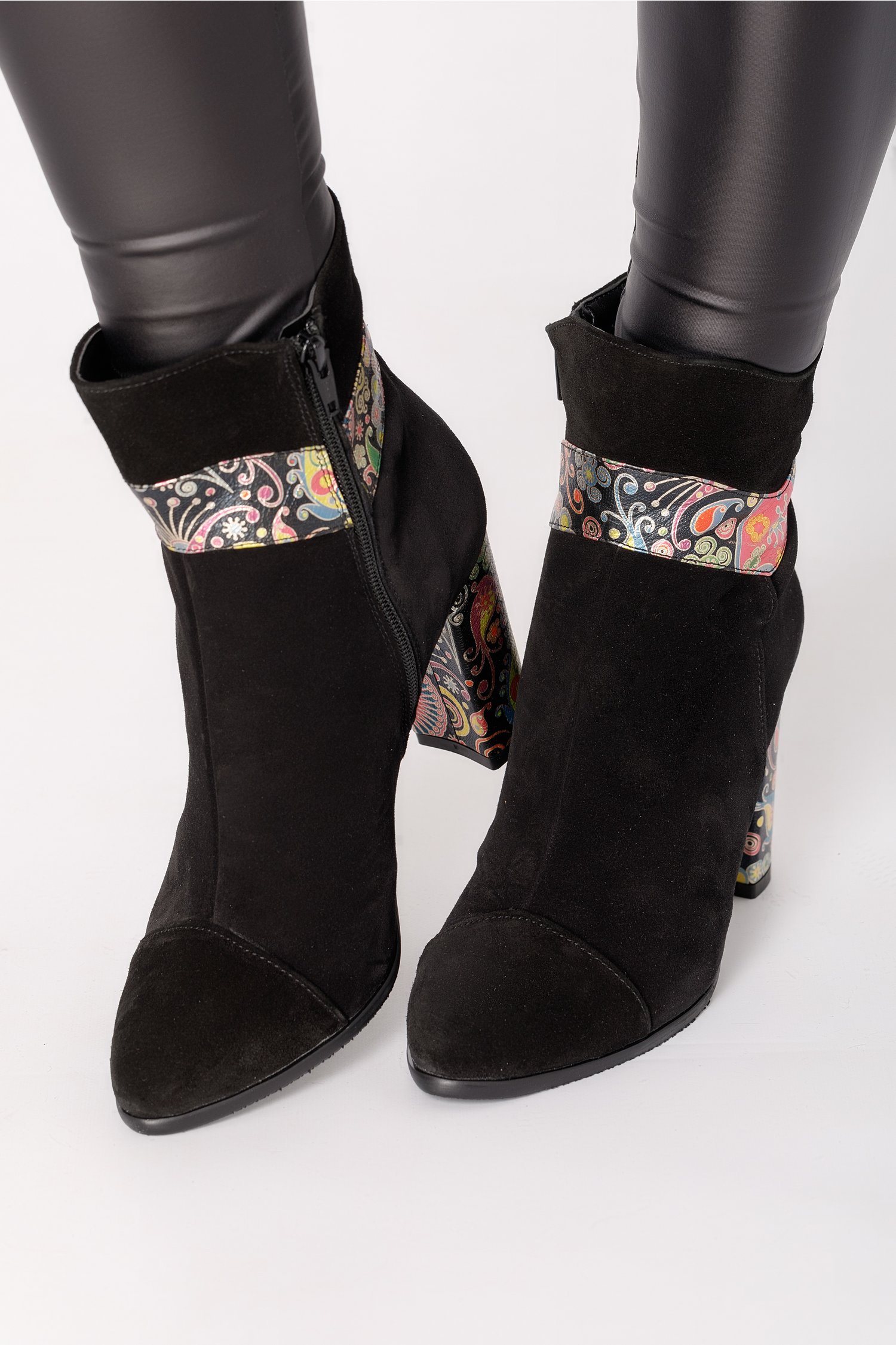 Botine Ollen negre cu imprimeu multicolor