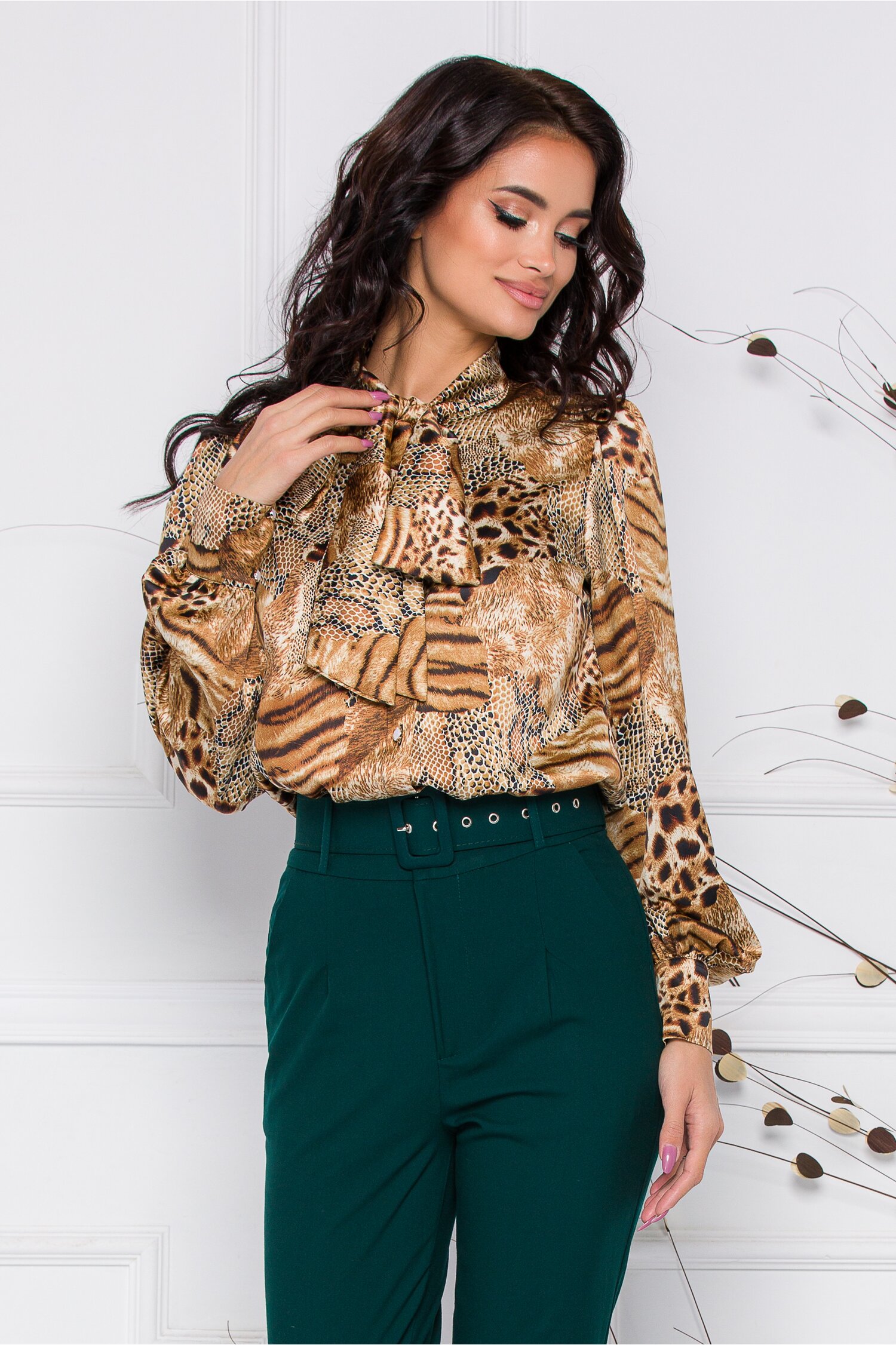 Camasa LaDonna cu animal print si guler tip esarfa