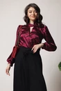 Camasa Moze eleganta din satin magenta cu zebra print si floare pe umar