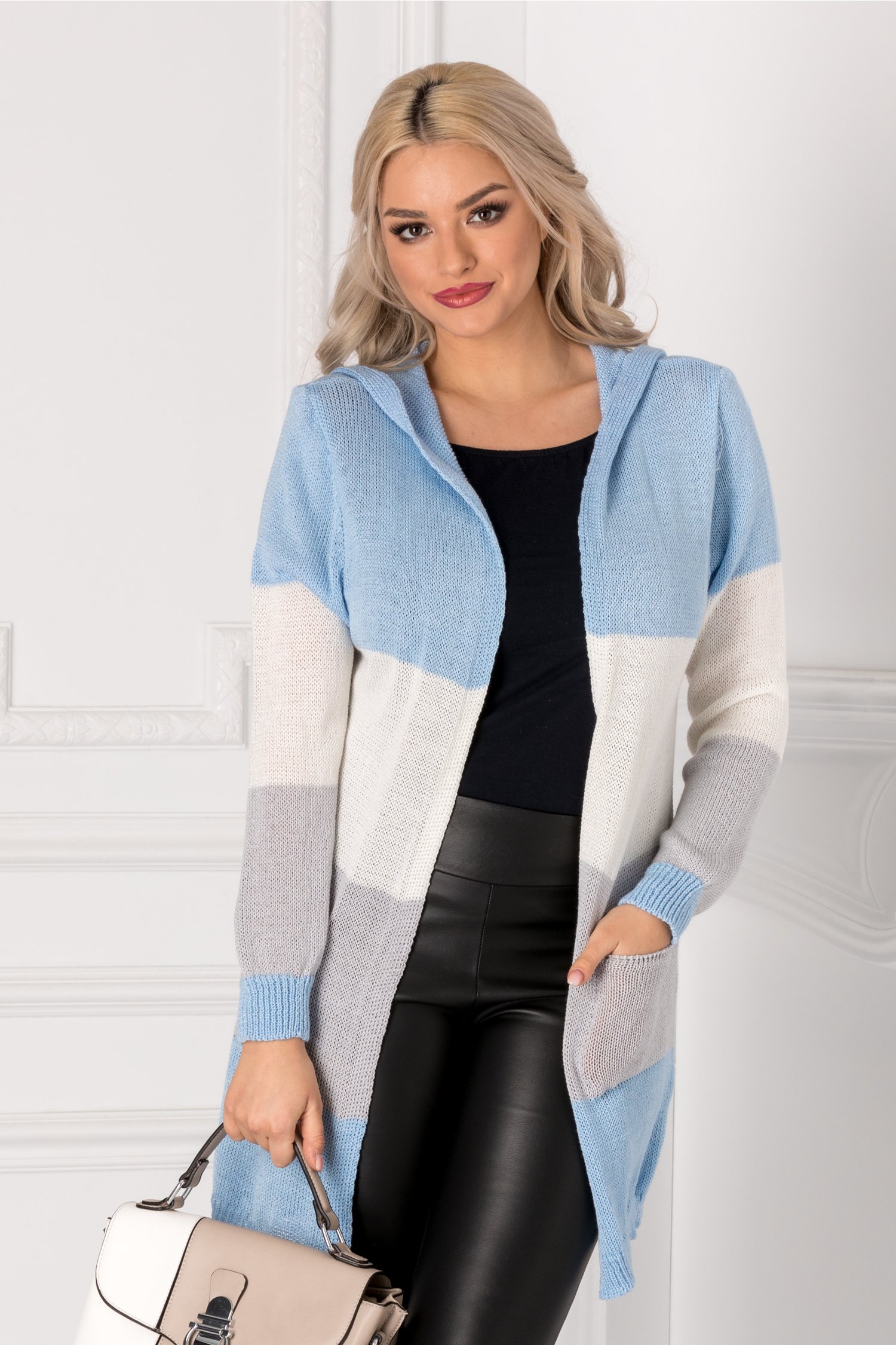 Cardigan bleu tricotat cu gluga