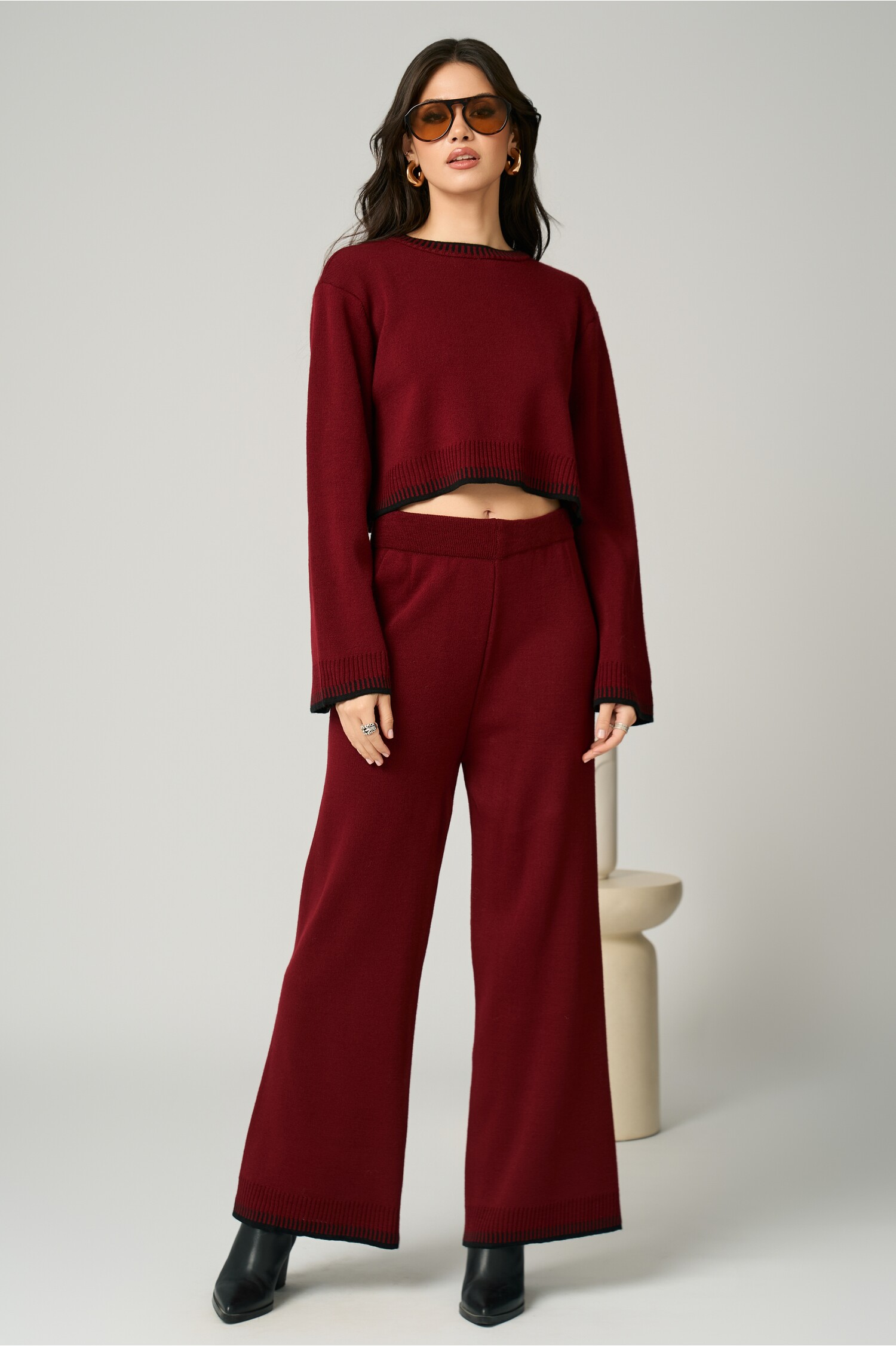 Compleu casual din tricot burgundy cu bluza si pantaloni evazati