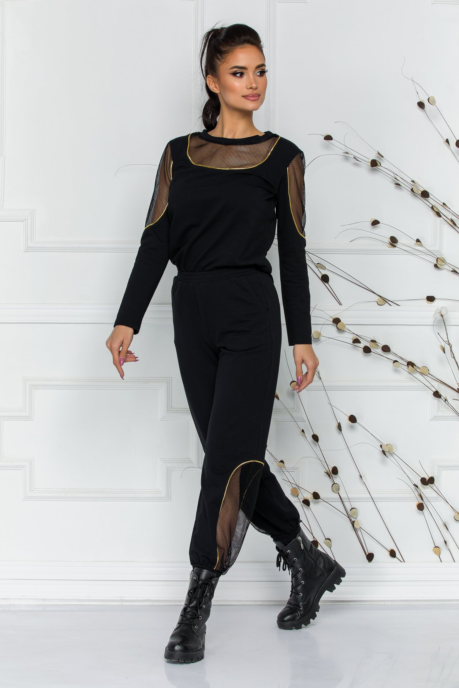 Compleu sport LaDonna by Catalin Botezatu negru cu insertii tip plasa si detalii auriii