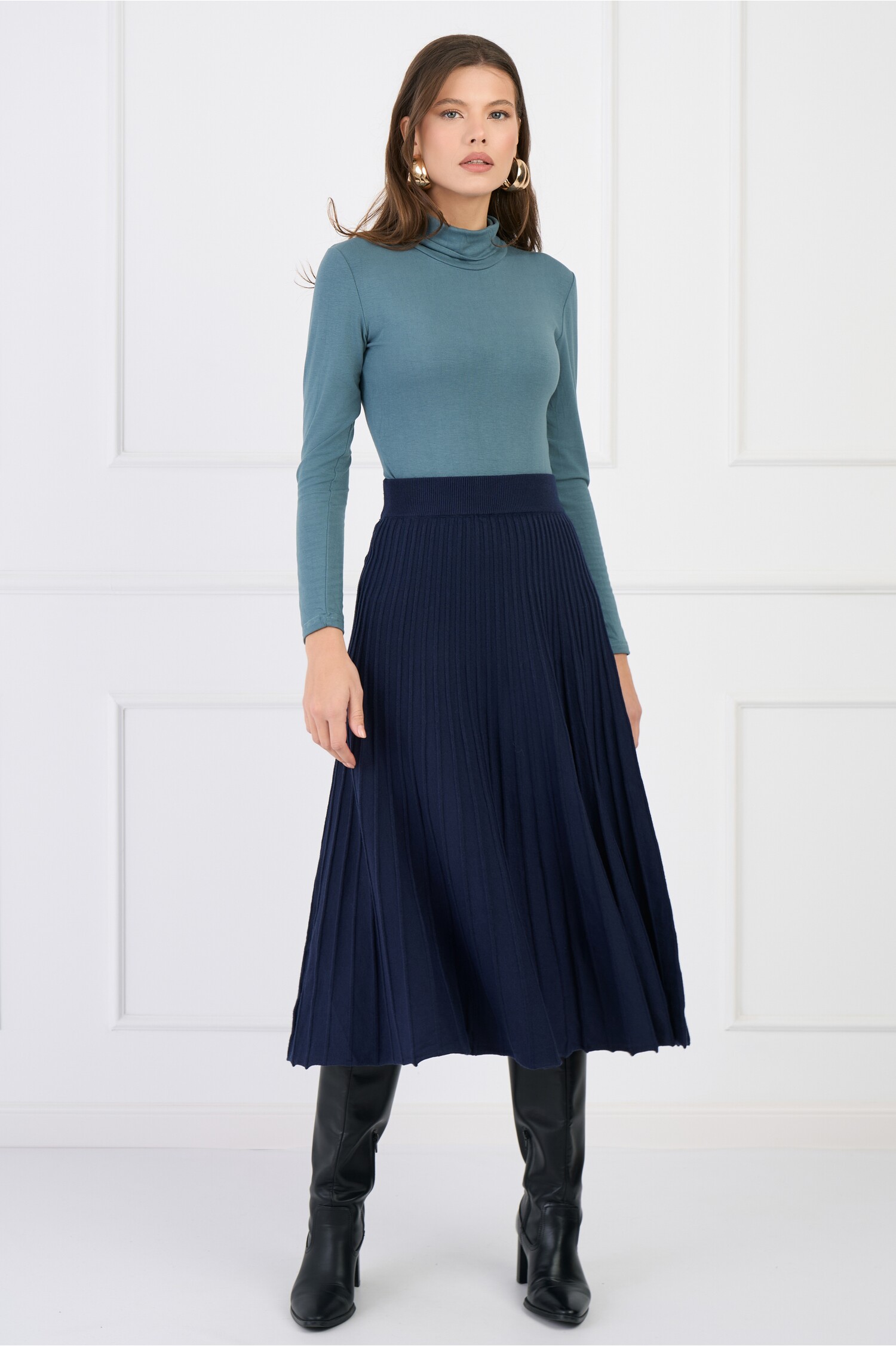 Fusta casual midi din tricot reiat bleumarin cu elastic in talie