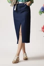 Fusta midi casual din denim albastra cu crepeu si curea impletita