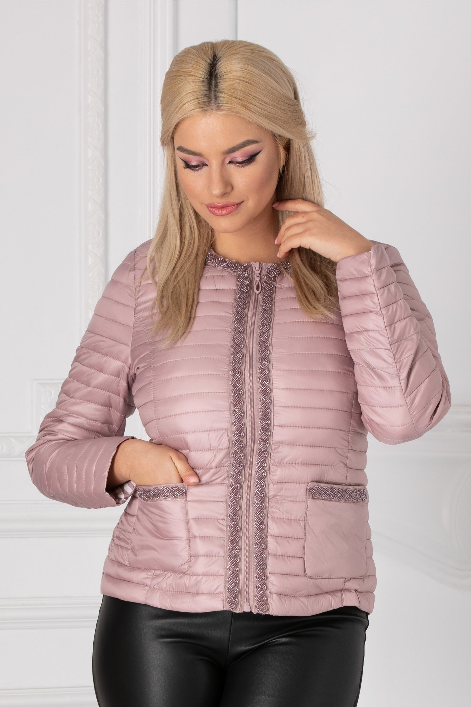 Geaca Anny roz prafuit accesorizata cu margelute