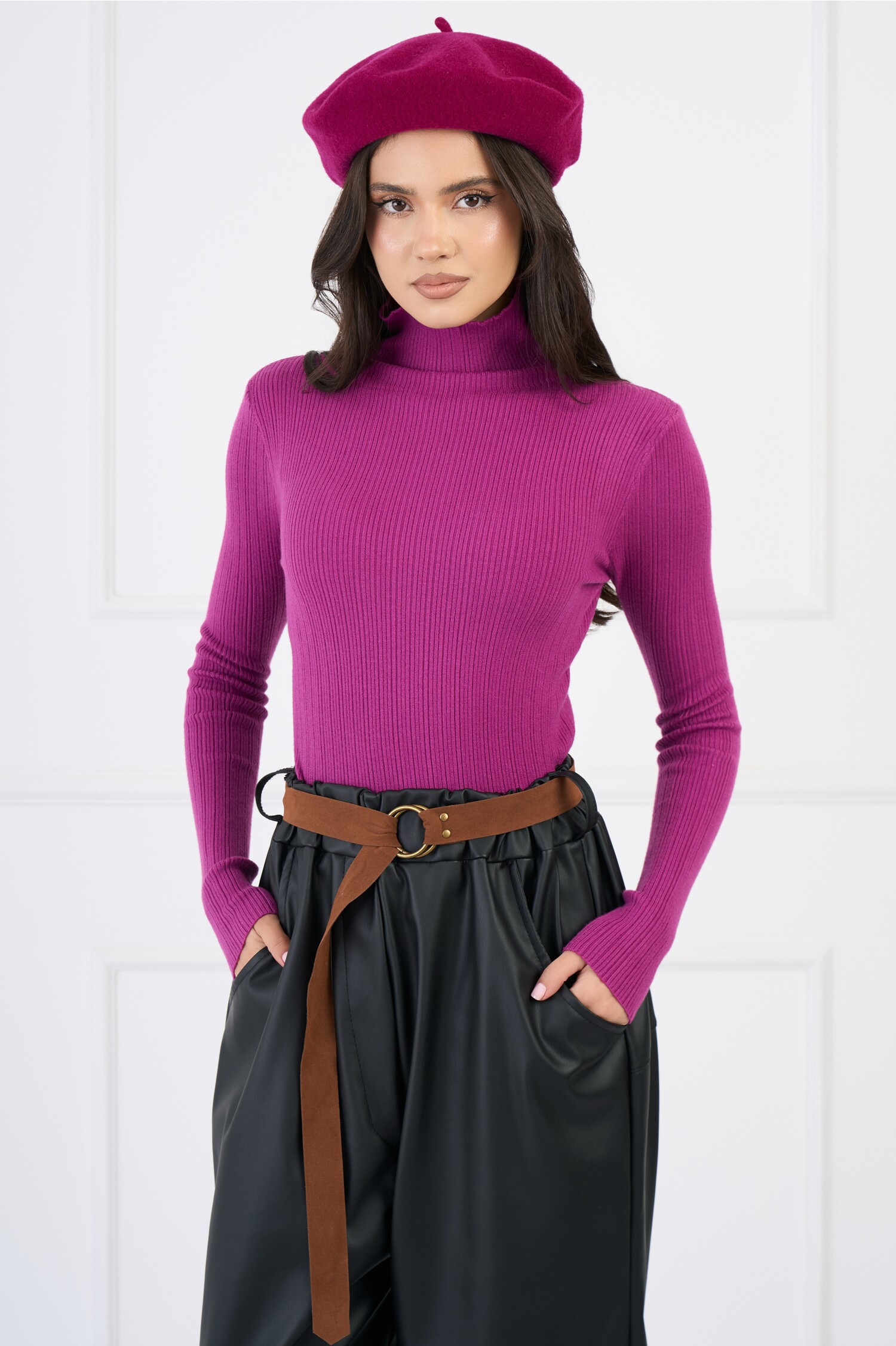 Maleta din tricot magenta cu striatii