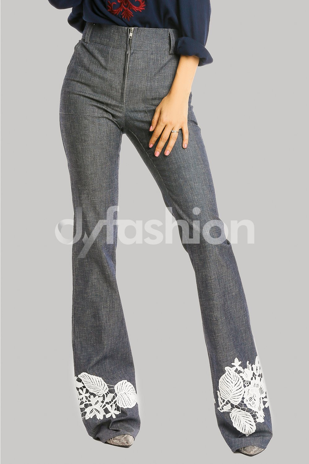 Pantalon Denim Evazati cu Broderie Alba