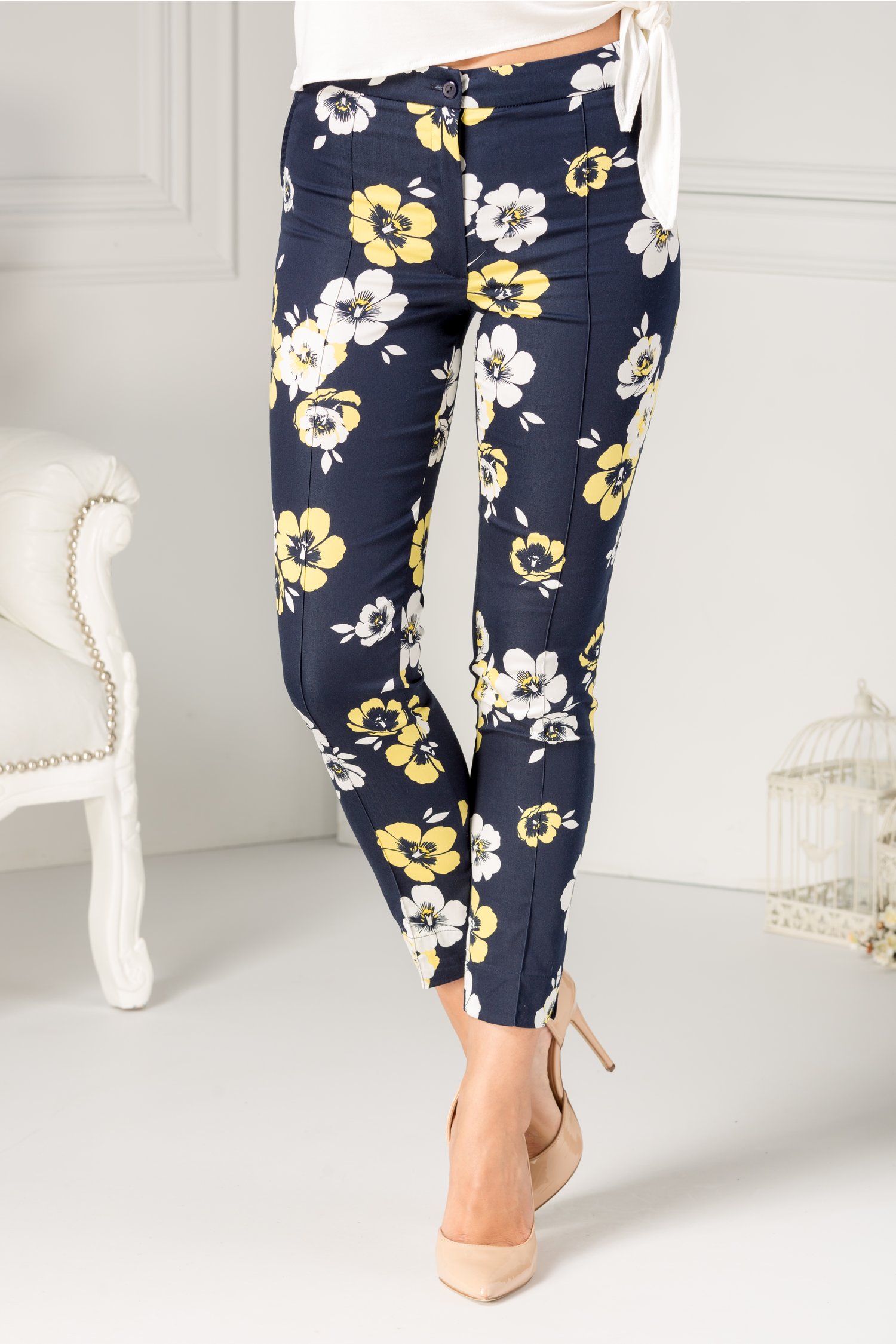 Pantalon Ladonna bleumarin cu flori galbene
