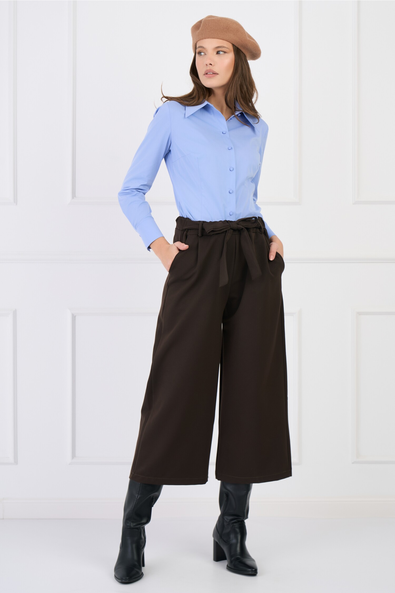 Pantaloni smart-casual din stofa maro evazati cu buzunare si cordon