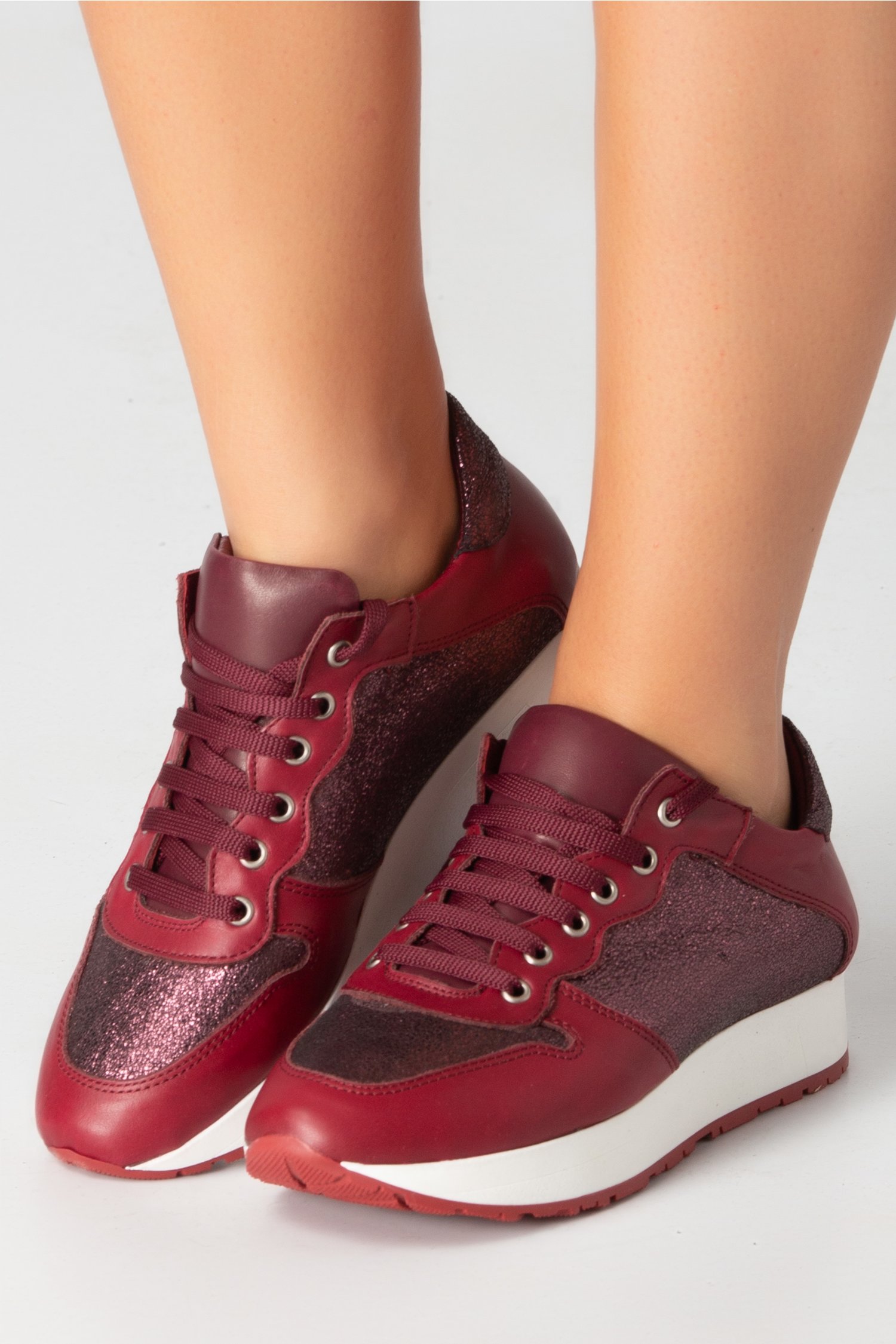 Pantofi casual bordo cu detalii in nuanta metalizat