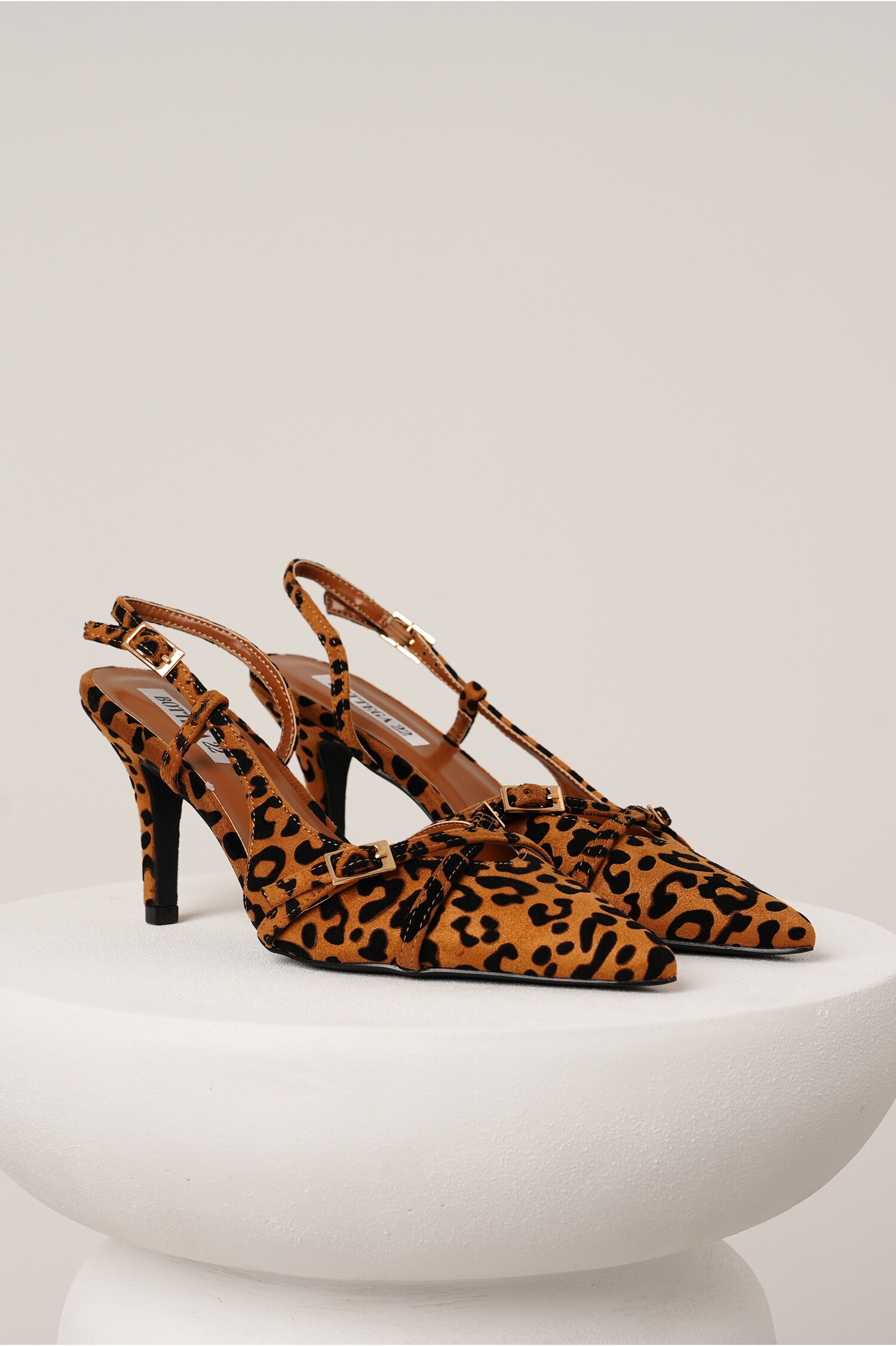 Pantofi eleganti din piele ecologica animal print cu barete si catarame