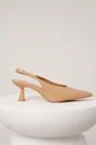 Pantofi eleganti din piele ecologica bej cu decupaj la spate si bareta