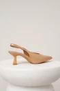 Pantofi eleganti din piele ecologica bej cu decupaj la spate si bareta