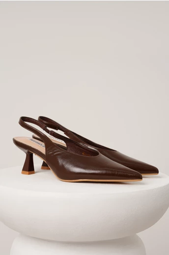 Pantofi eleganti din piele ecologica maro cu decupaj la spate si bareta