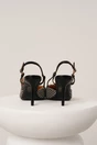 Pantofi eleganti din tweed alb-negru cu catarama si decupaj la spate