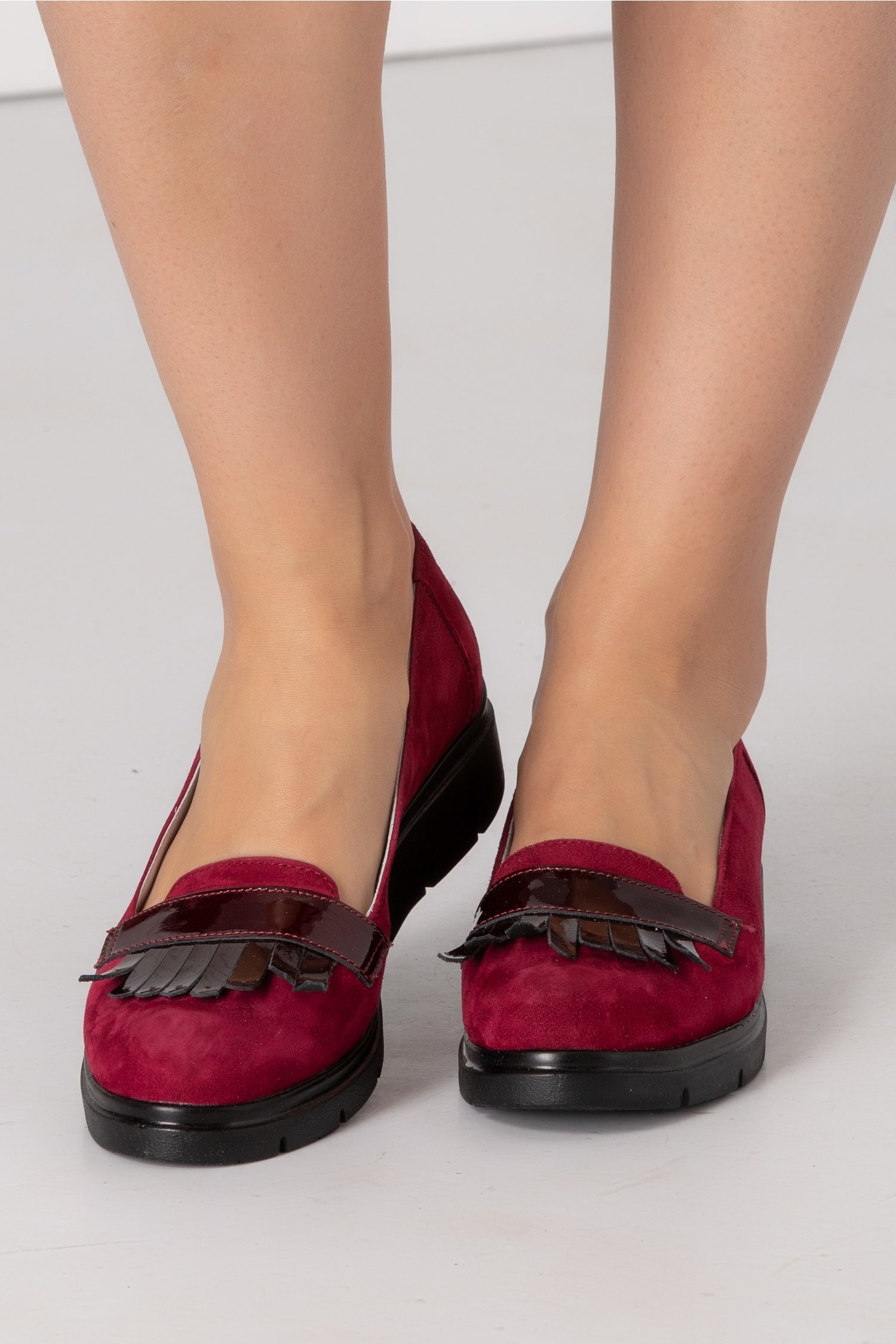 Pantofi Emma magenta cu ciucurei si decupaj