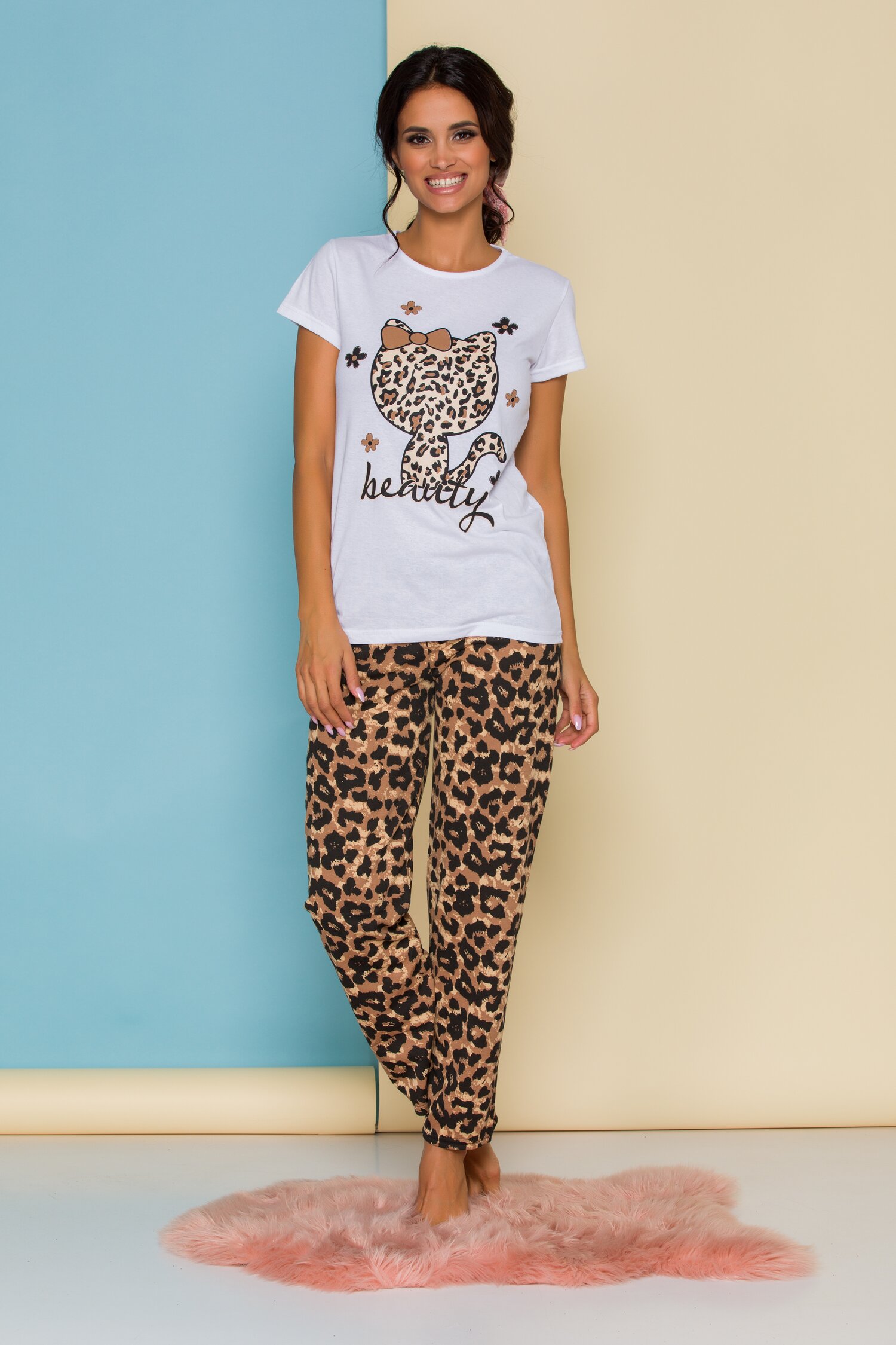 Pijama Kitty cu tricou alb si pantaloni animal print