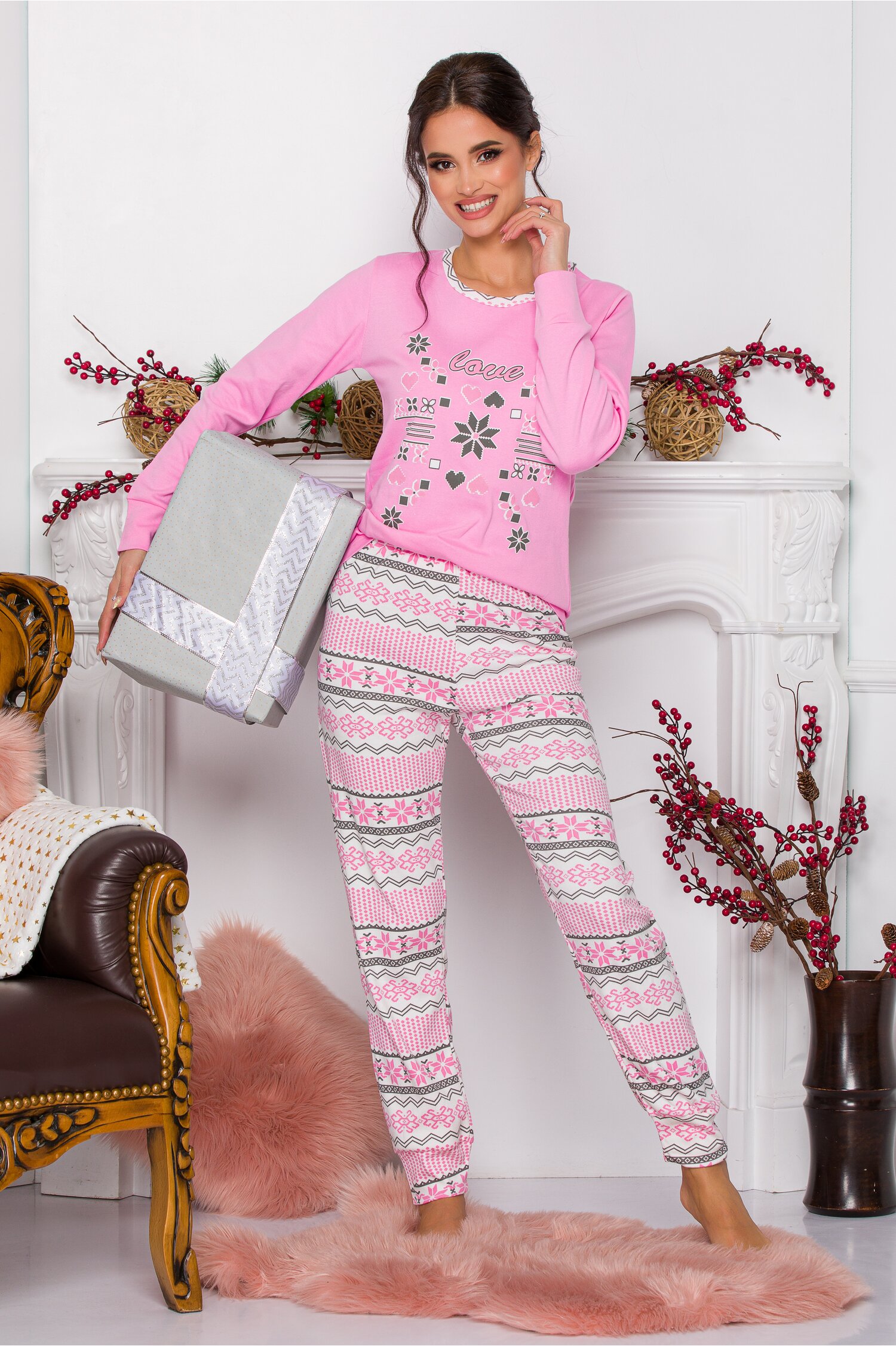 Pijama Love roz cu imprimeuri diverse