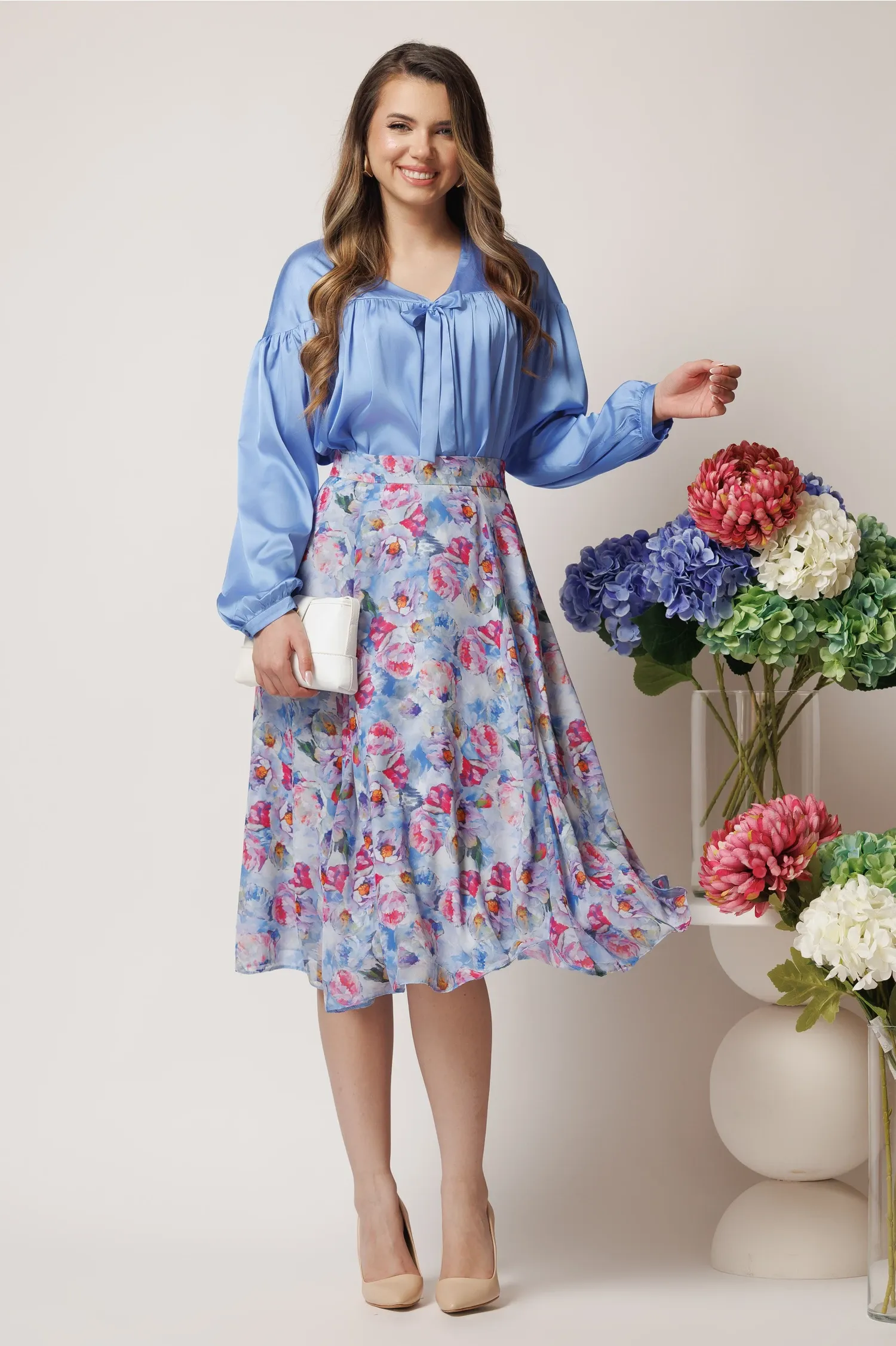 Fusta DY Fashion midi vaporoasa din voal bleu cu flori roz 2