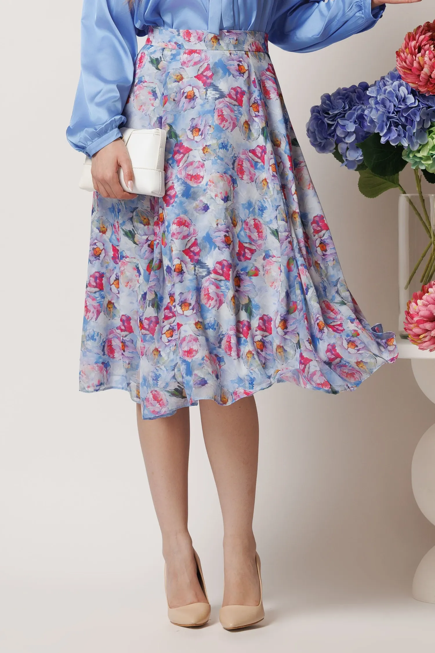 Fusta DY Fashion midi vaporoasa din voal bleu cu flori roz 1