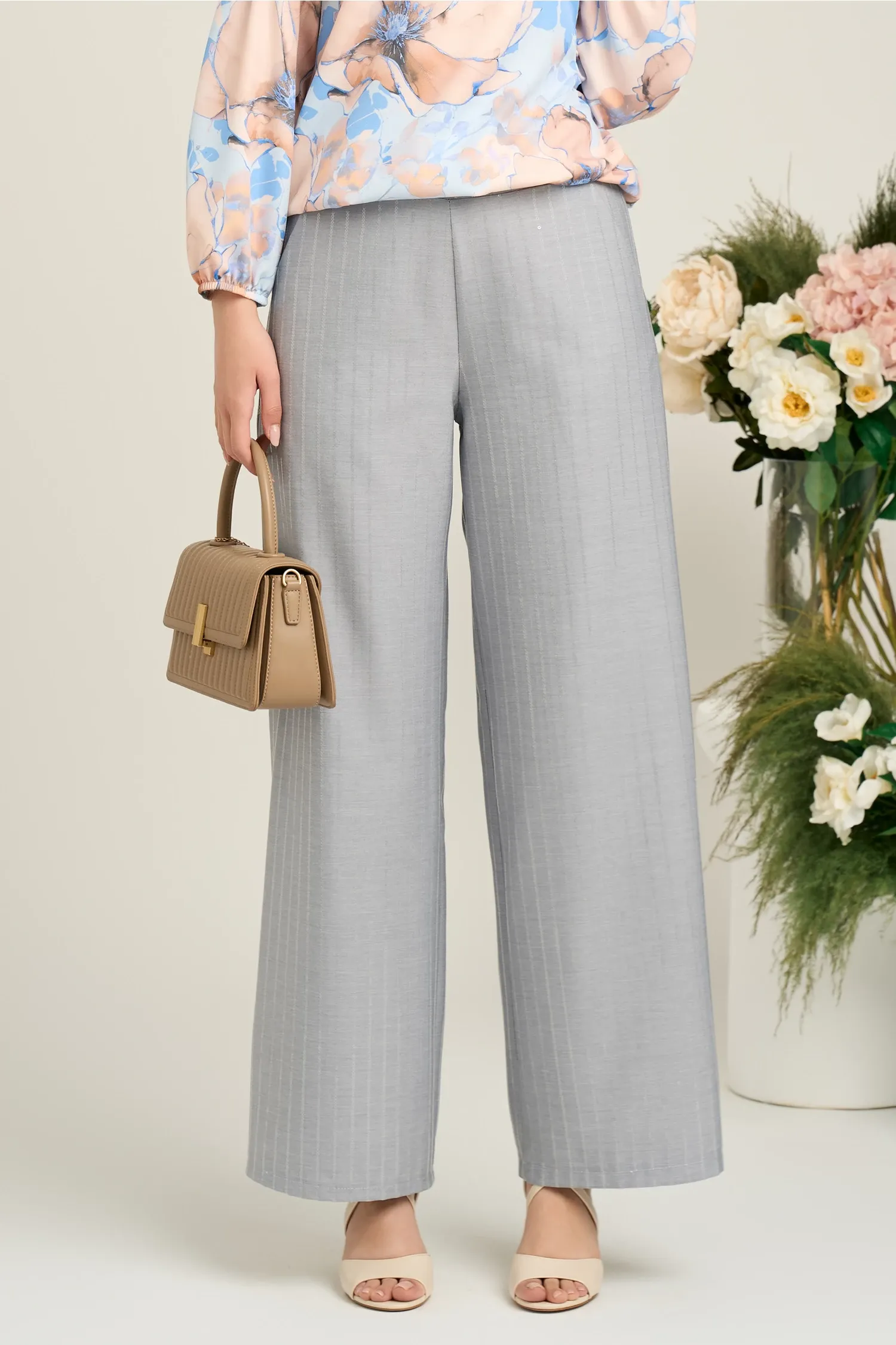 Pantaloni smart-casual din viscoza gri cu paiete 1