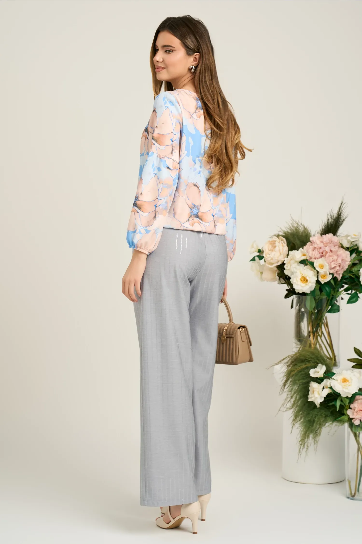 Pantaloni smart-casual din viscoza gri cu paiete 2