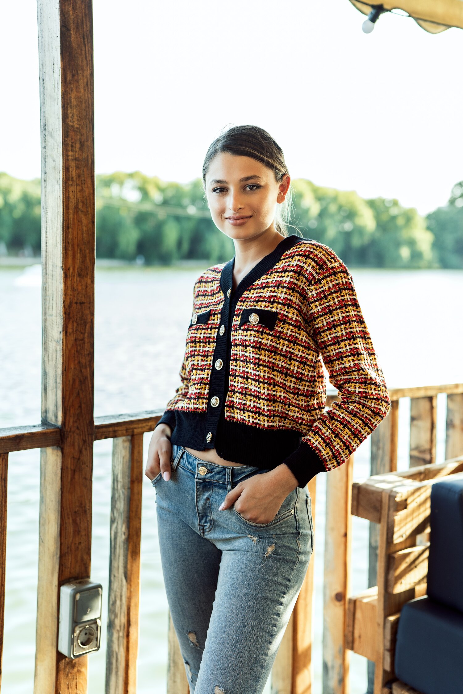 Pulover Dariana galben cu detalii rosii