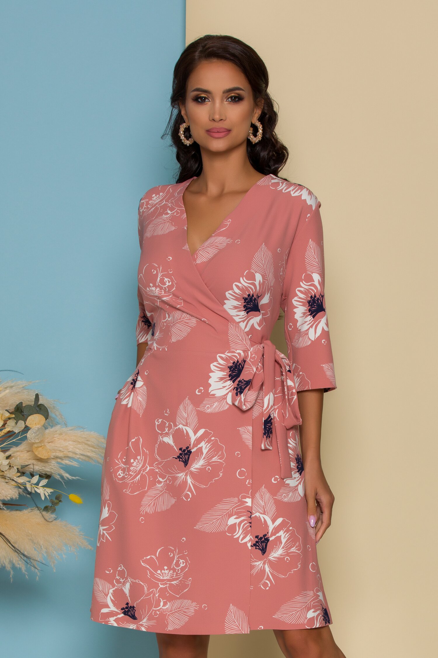 Rochie Abbi petrecuta roz cu imprimeuri florale