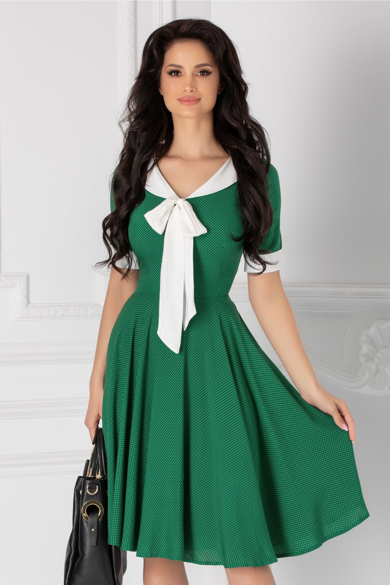 Rochie Adalia verde cu buline galbene si guler tip esarfa