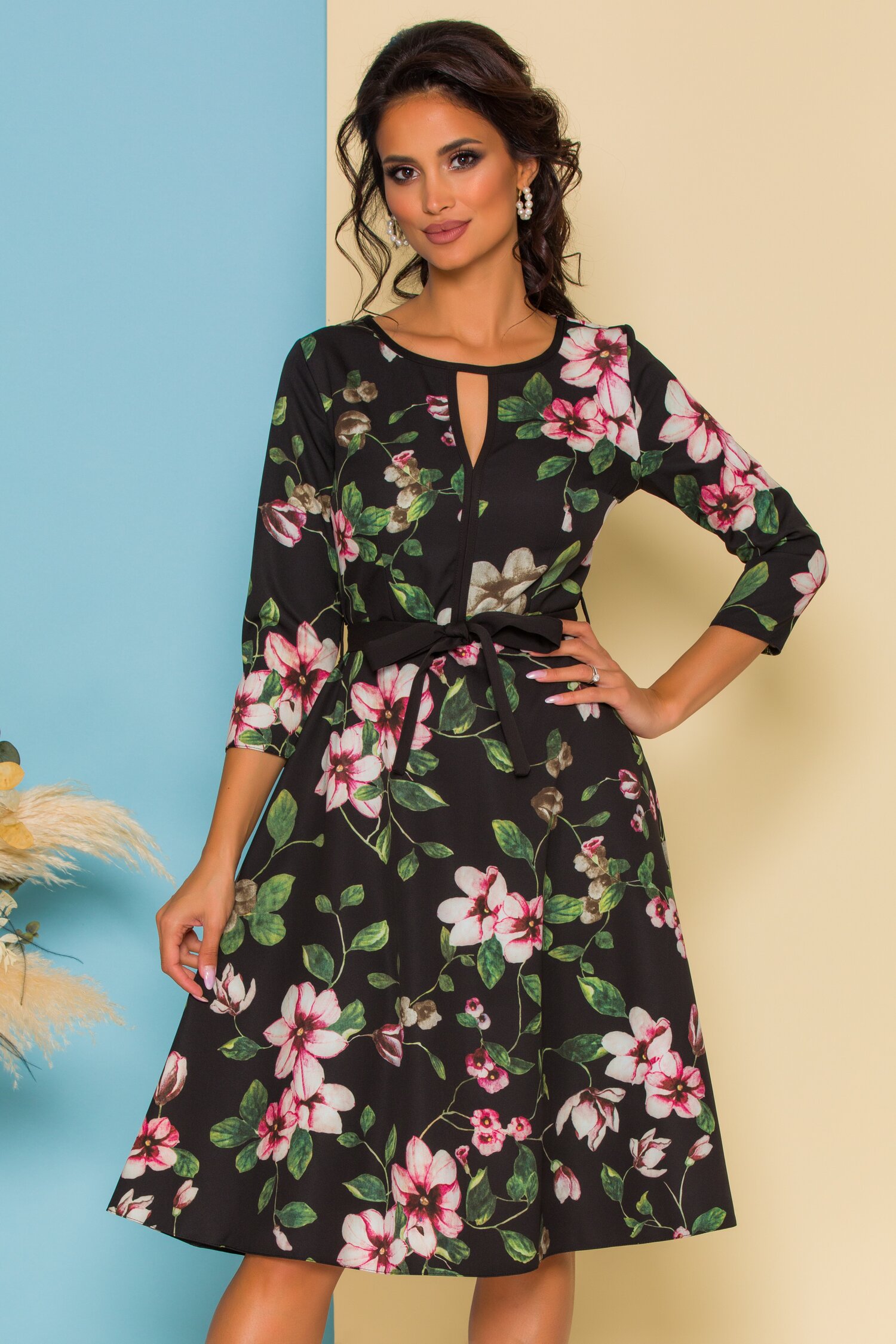 Rochie ade clos neagra cu imprimeu floral si cordon in talie