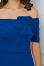 Rochie albastra cu umeri goi si floare pe bust