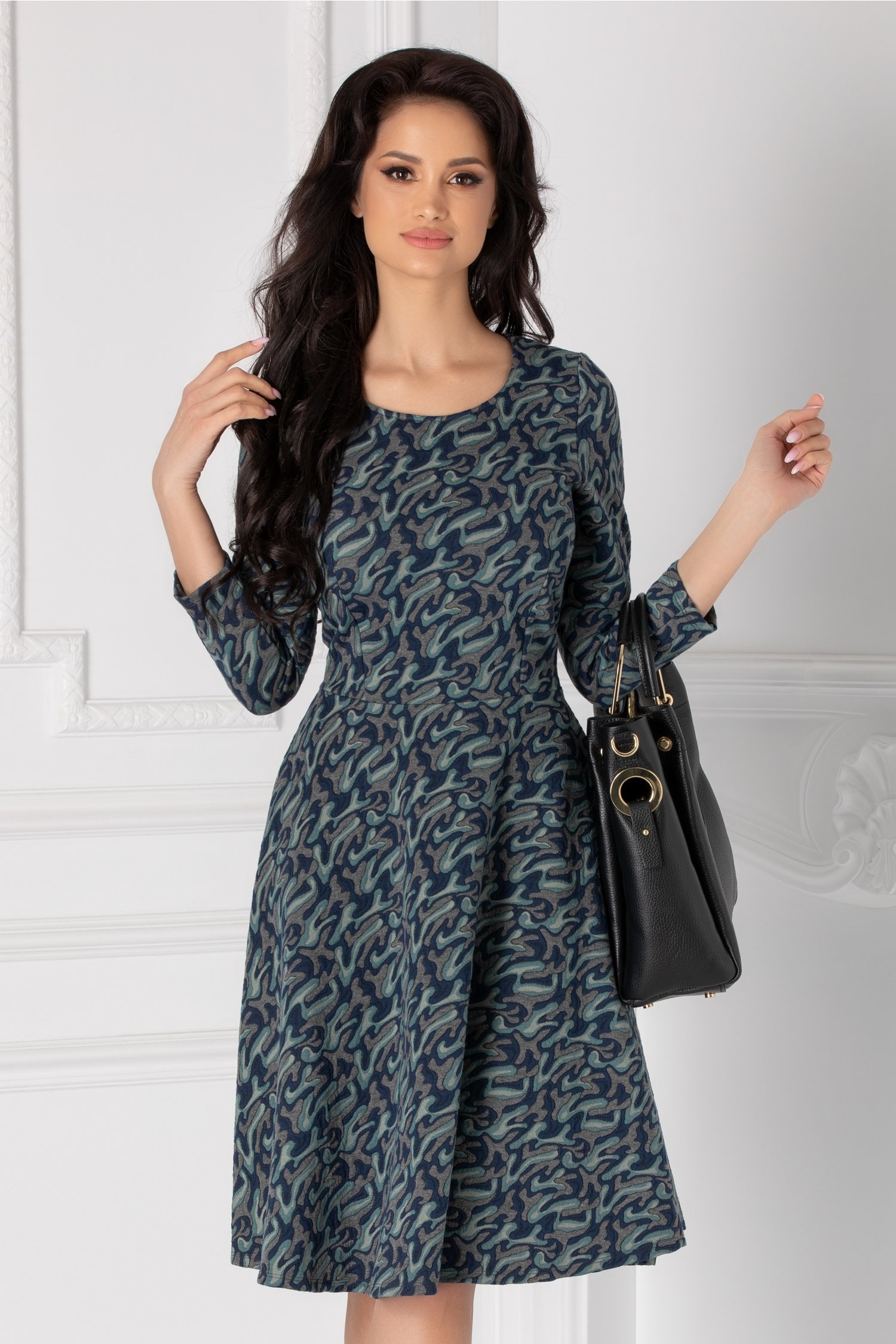 Rochie Alexa in clos cu insertii albastre si gri
