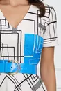 Rochie Alexa ivory cu imprimeu geometric albastra si curea in talie