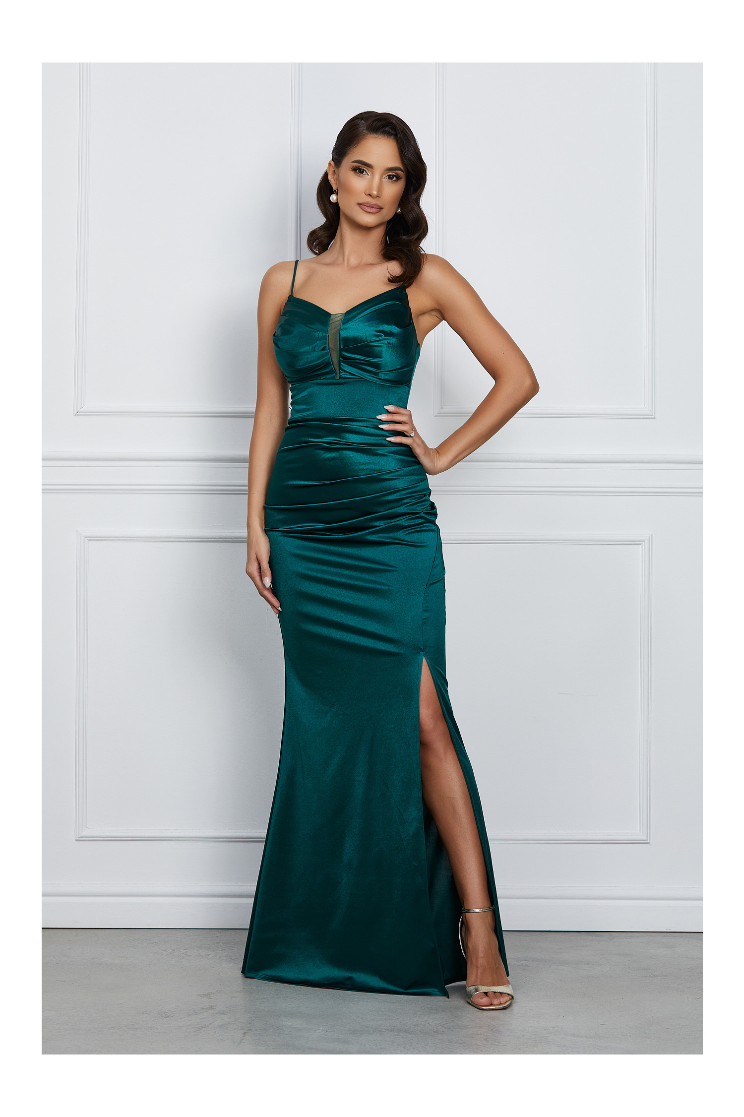 Rochie verde lunga din satin cu bretele subtiri - Rochii-Dama.ro