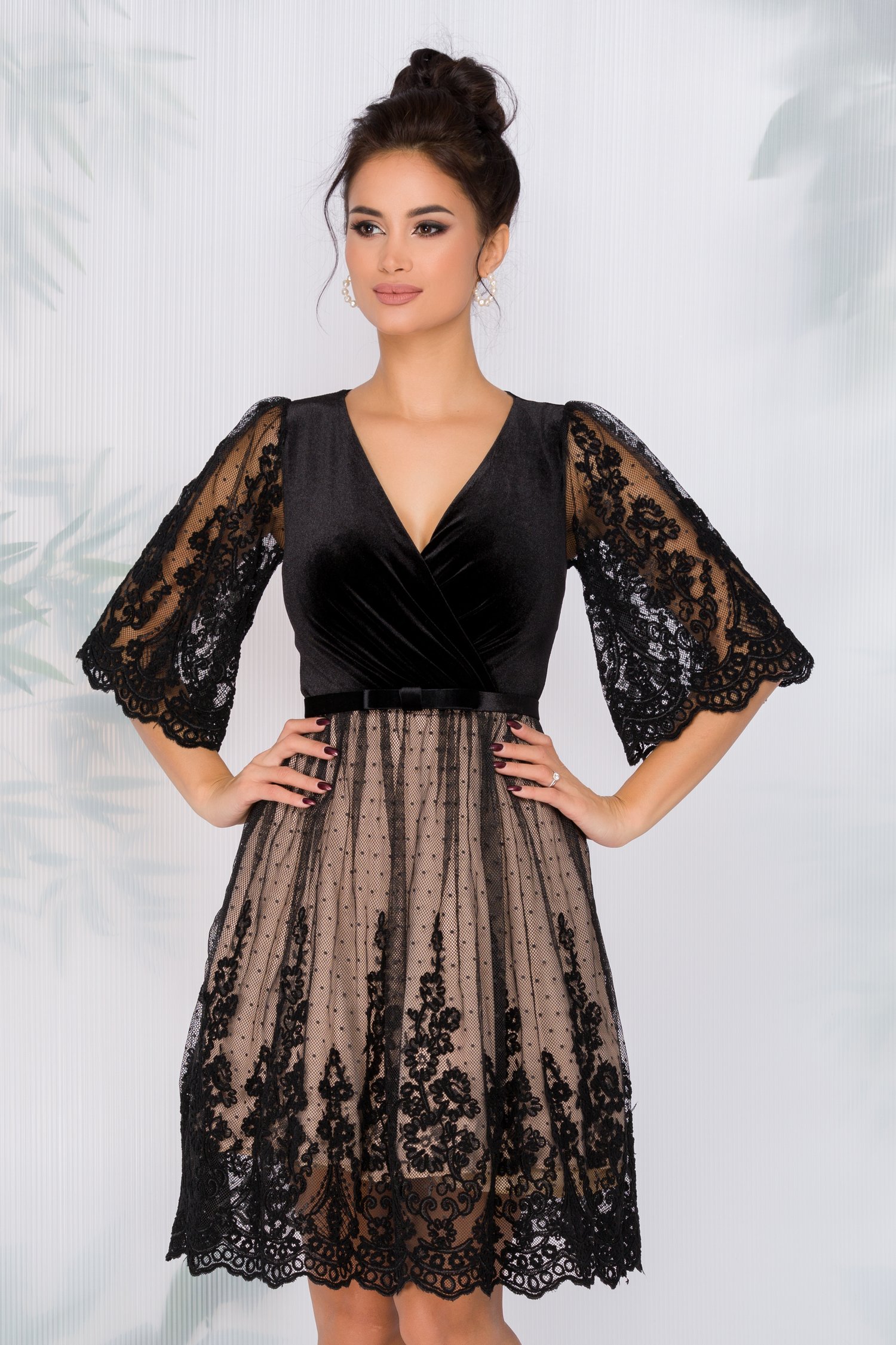 Rochie Alina neagra din catifea si dantela