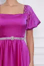 Rochie Anastasia magenta cu accesorii pe maneci si rijelina la baza