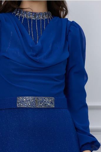 Rochie Andrada lunga albastra cu accesoriu tip colier si curea in talie