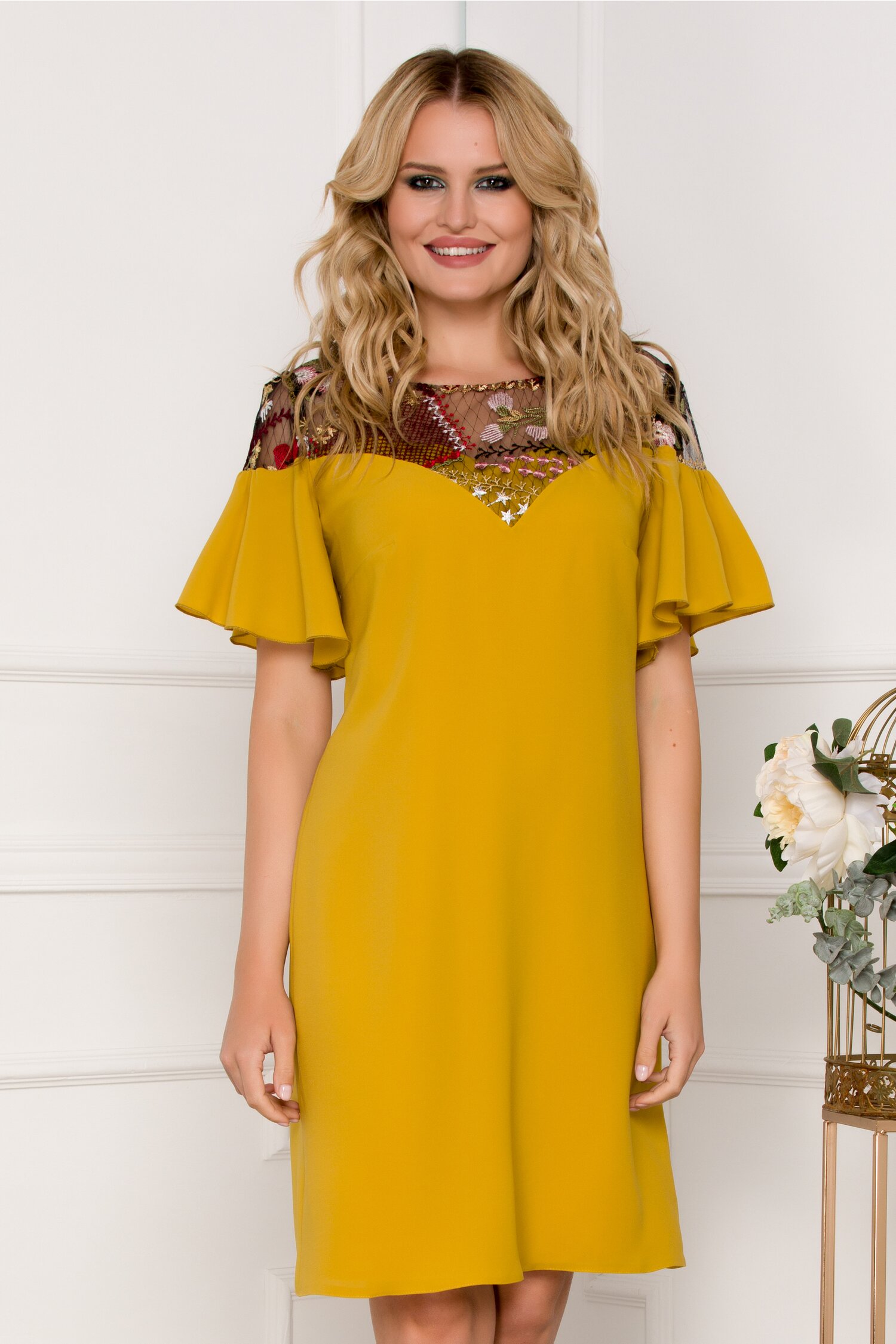 Rochie Ariana galben mustar cu dantela si broderie