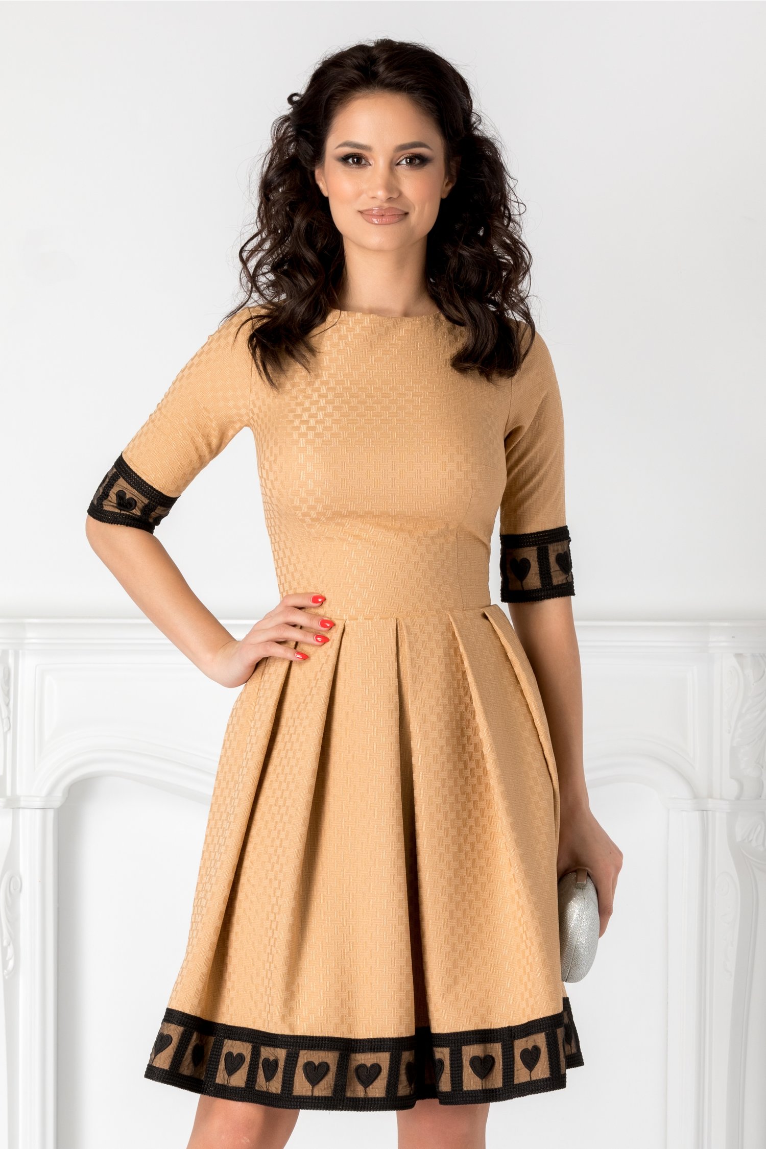 Rochie Artista bej cu broderie in forma de inimioare