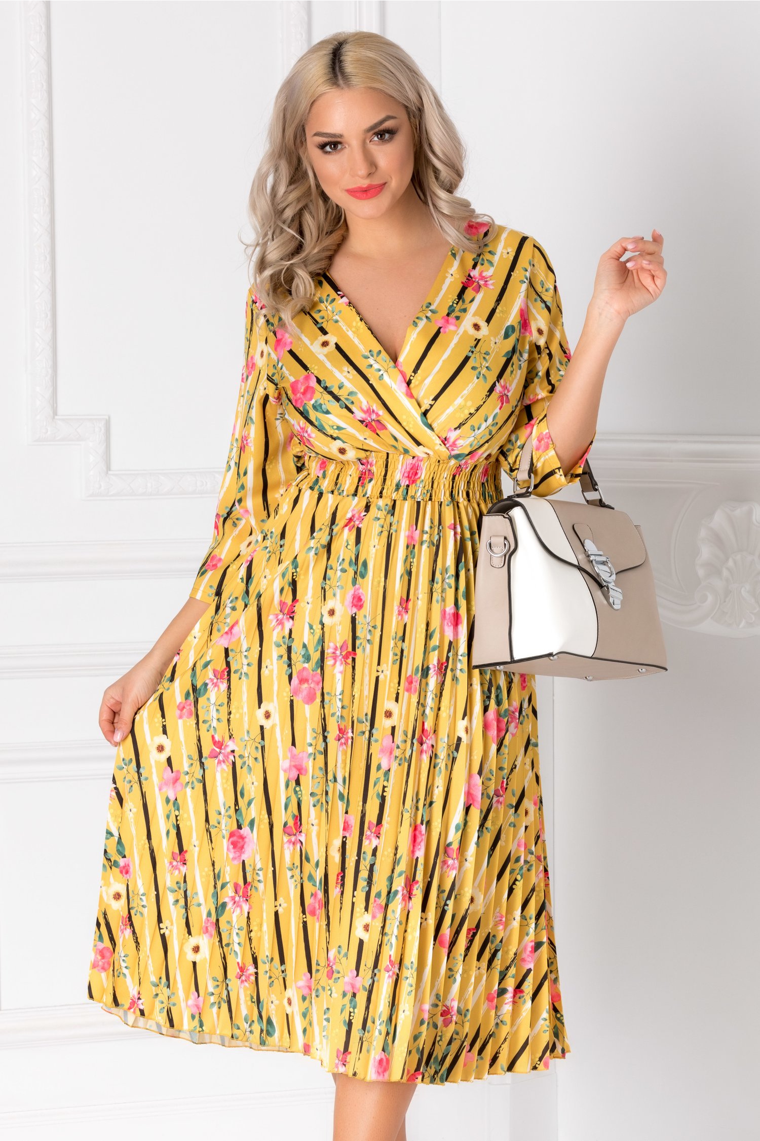 Rochie Ayanna galbena cu imprimeu floral si dungi
