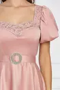 Rochie Beatrice roz cu aplicatii din strasuri la bust si curea in talie