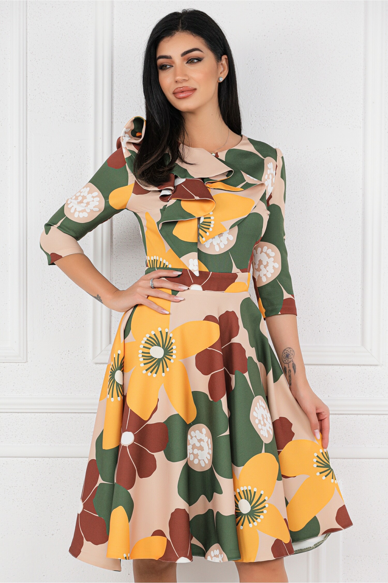 Rochie bej cu imprimeu floral verde si galben