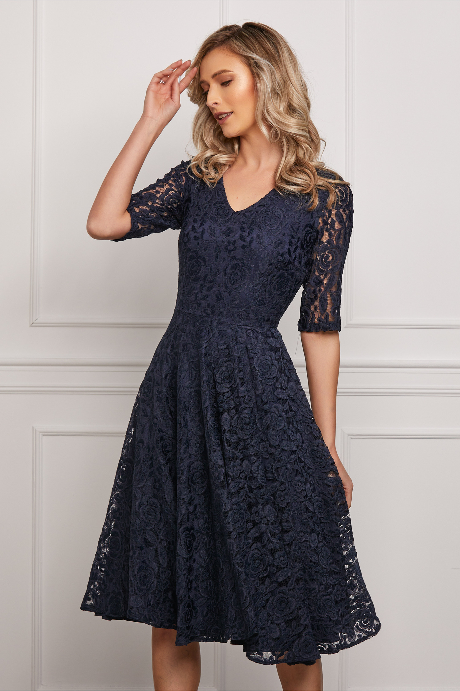 Rochie din dantela Bella bleumarin clos din dantela