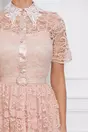 Rochie Betty roz din dantela cu guler alb si curea in talie
